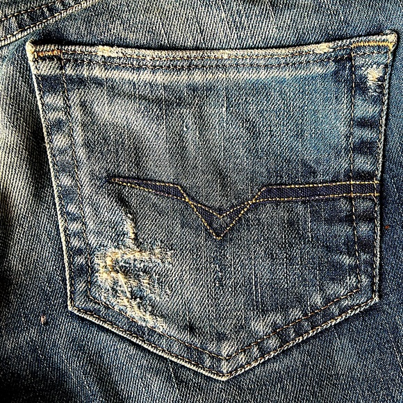 Diesel Wash 008N1_STRETCH ~ HUSHY Low Rise Straight Cut Distressed Denim ~ BLUE - Picture 6 of 8